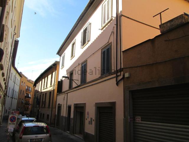Locale Commerciale in vendita a Viterbo, Lazio