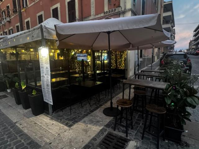 Locale Commerciale in vendita a Borgo Odescalchi, Civitavecchia