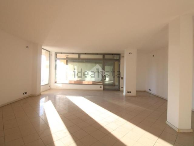 Locale Commerciale in vendita a Tombolo, Veneto