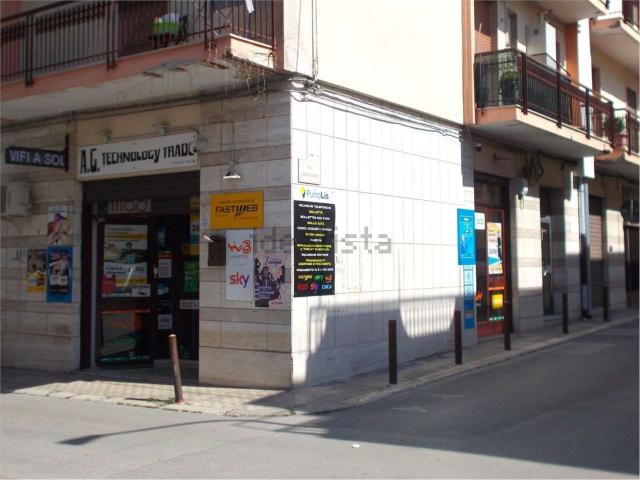 Locale Commerciale in vendita a Puglia, Bari