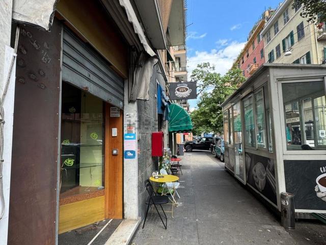 Locale Commerciale in vendita a Val Polcevera, Serra Riccò