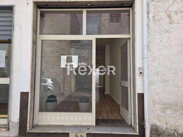 Locale Commerciale in vendita a Puglia, Taranto