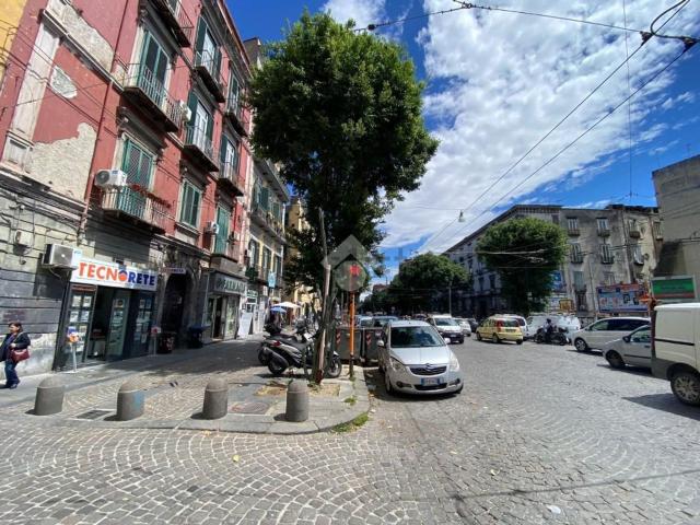 Locale Commerciale in vendita a Municipalità 3, Campania