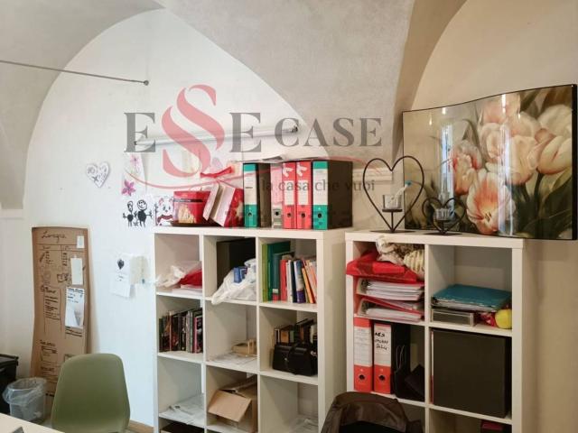 Locale Commerciale in vendita a Desenzano al Serio, Albino