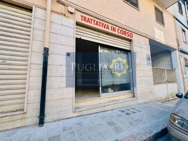 Locale Commerciale in vendita a Puglia, Bari