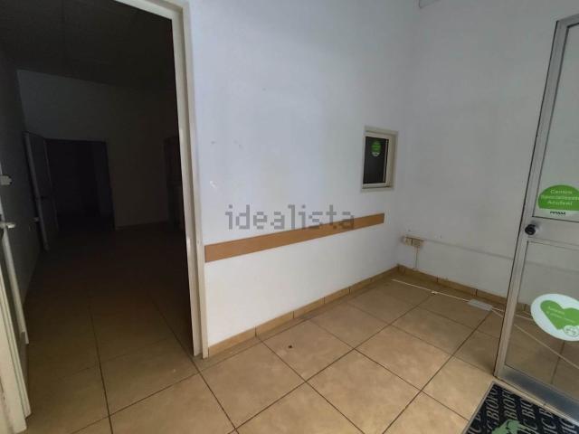 Locale Commerciale in vendita a Casoria, Campania