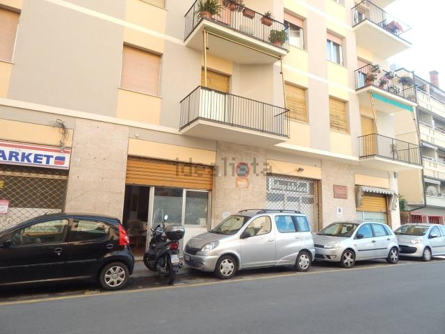 Locale Commerciale in vendita a Medio Levante, Serra Riccò