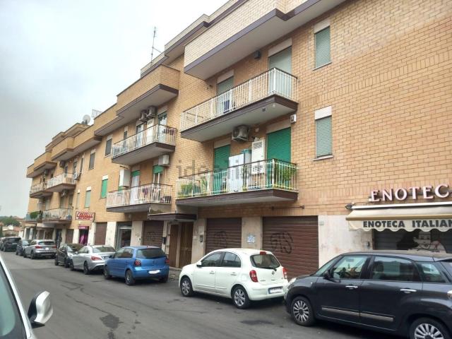 Locale Commerciale in vendita a Campolimpido, Roma Capitale