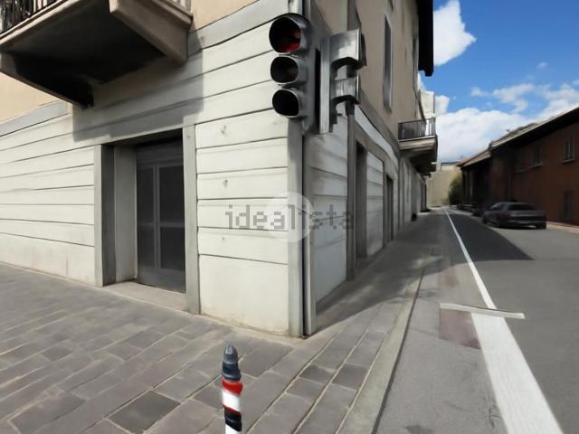 Locale Commerciale in vendita a Paderno, Seriate