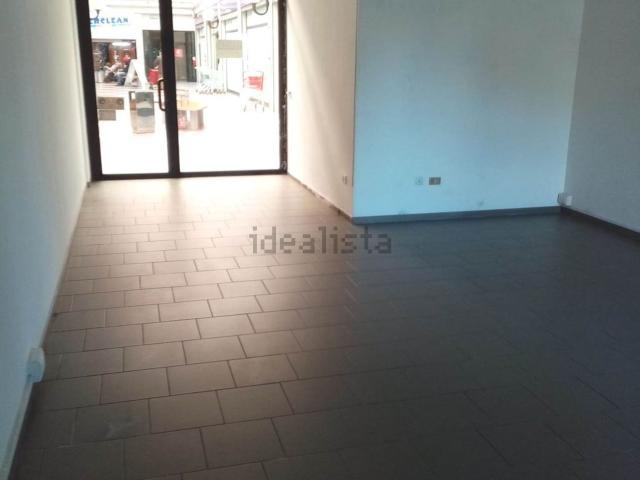 Locale Commerciale in vendita a Fiorenzuola D'arda, Reggio Emilia