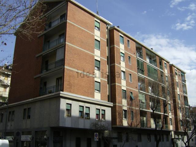 Locale Commerciale in vendita a Municipio 6, Milano
