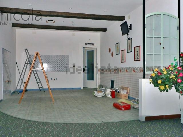 Locale Commerciale in vendita a Sant'Antonio, Torre Del Greco