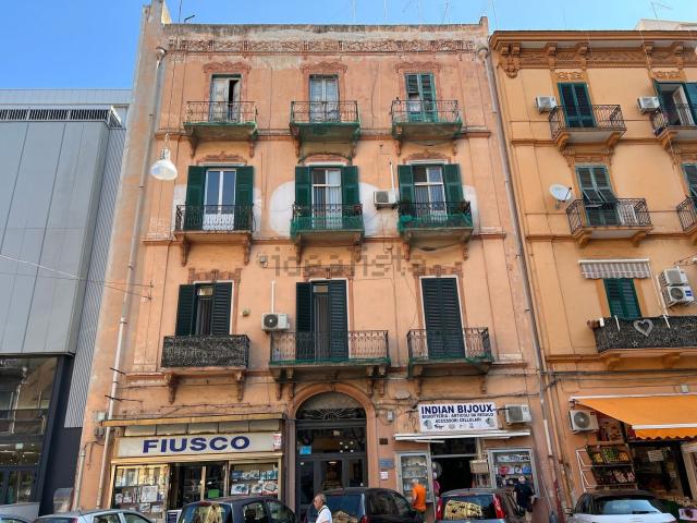 Locale Commerciale in vendita a Puglia, Taranto