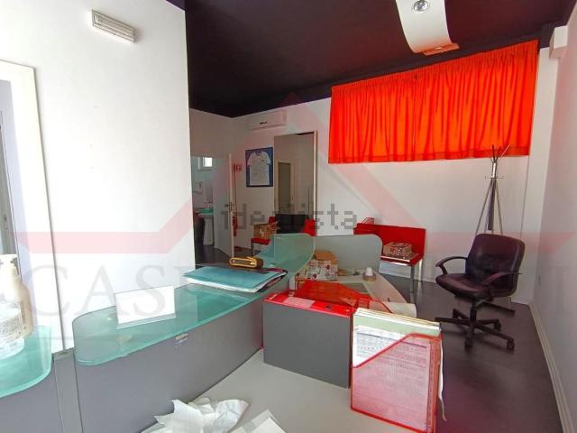 Locale Commerciale in vendita a Calabria, Cosenza