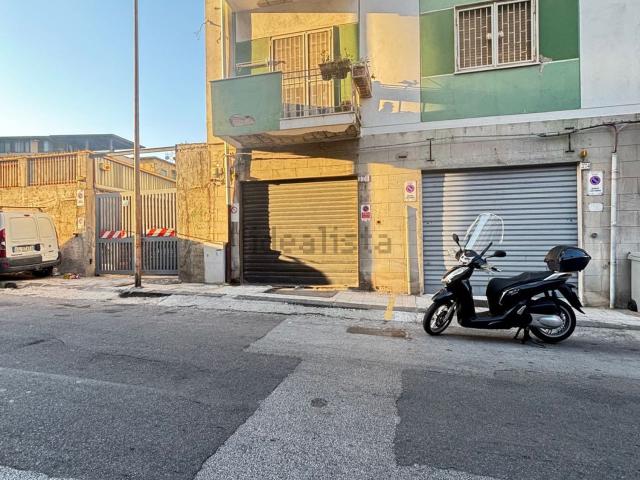 Locale Commerciale in vendita a V Circoscrizione, Messina