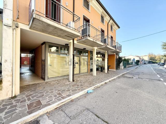 Locale Commerciale in vendita a Nogara, Veneto