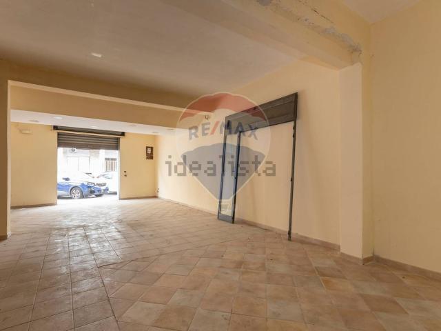 Locale Commerciale in vendita a Acradina, Siracusa