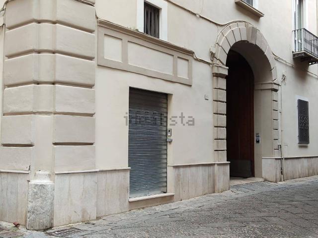 Locale Commerciale in vendita a Sant'Andrea dei Lagni, Santa Maria Capua