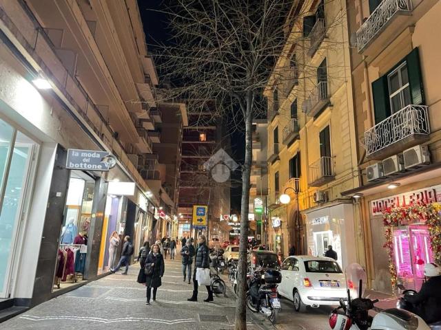 Locale Commerciale in vendita a Castellammare Di Stabia, Campania