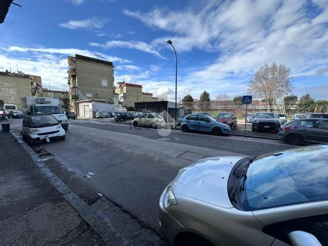 Locale Commerciale in vendita a Municipalità 7, Miano