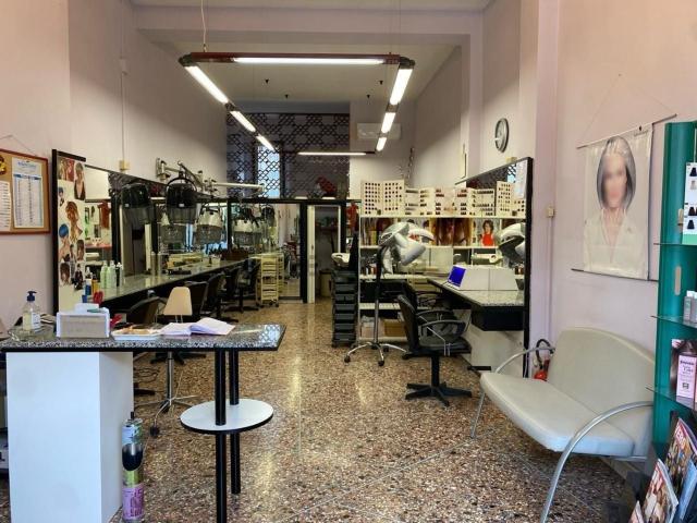 Locale Commerciale in vendita a Porta a Piagge, Pisa