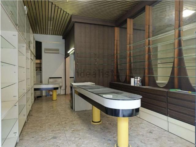 Locale Commerciale in vendita a Borgo Aquileia, Udine / Udin