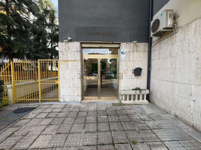 Locale Commerciale in vendita a Calabria, Cosenza