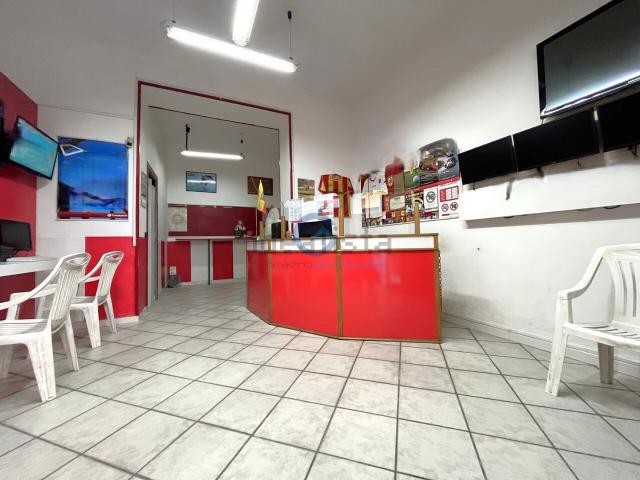 Locale Commerciale in vendita a Calabria, Catanzaro