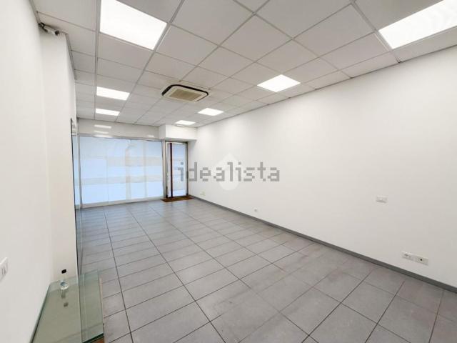Locale Commerciale in vendita a Acquate, Lecco