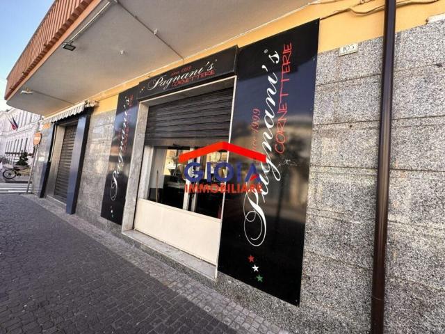 Locale Commerciale in vendita a Mondragone, Campania