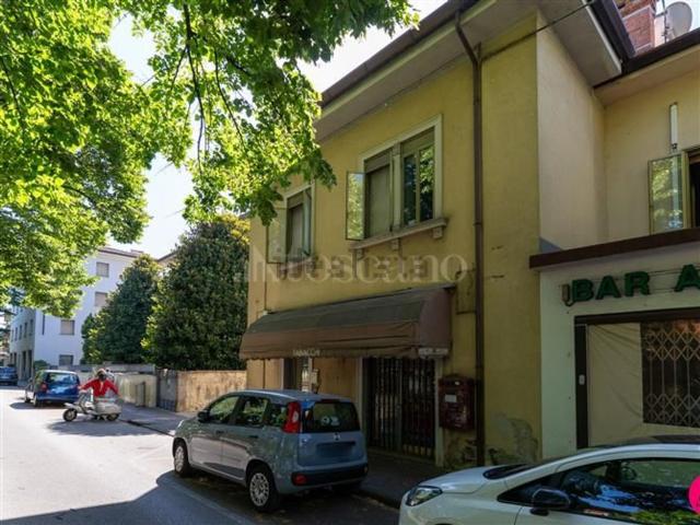 Locale Commerciale in vendita a Cormôr Alto, Reana Del Roiale
