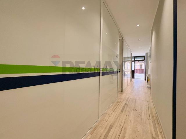 Locale Commerciale in vendita a Puglia, Bari