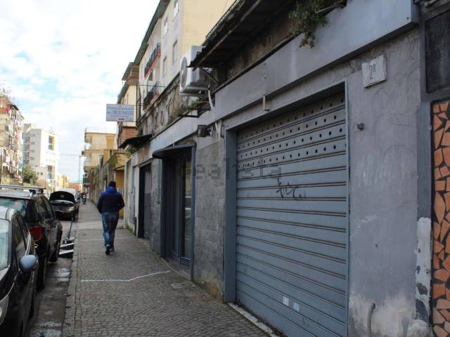 Locale Commerciale in vendita a Municipalità 7, Miano