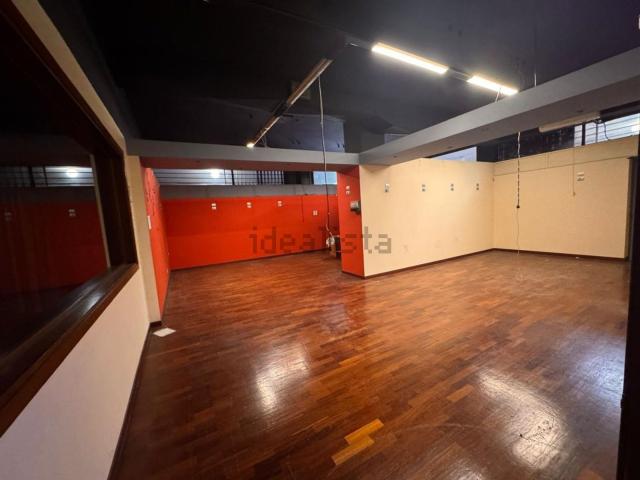 Locale Commerciale in vendita a Saione, Arezzo