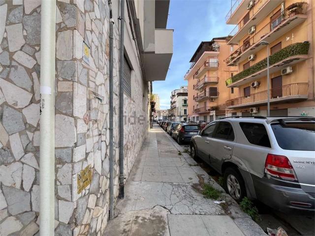 Locale Commerciale in vendita a VIII Circoscrizione, Palermo