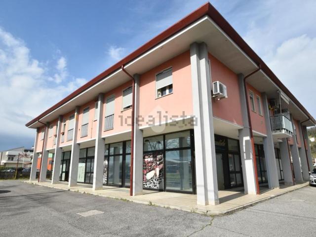 Locale Commerciale in vendita a Cormons / Krmin, Cormons / Cormòns / Krmin