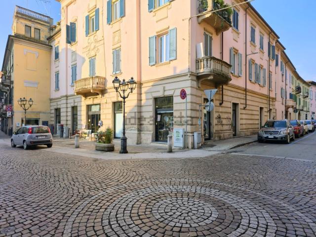 Locale Commerciale in vendita a Piemonte, Alessandria