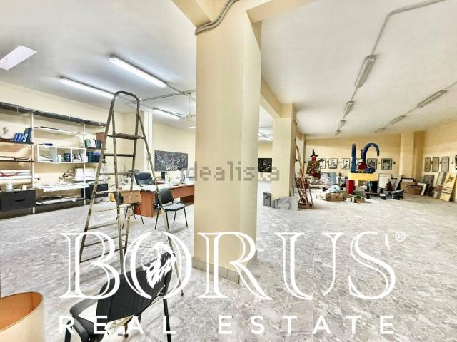 Locale Commerciale in vendita a Sant'Andrea dei Lagni, Santa Maria Capua