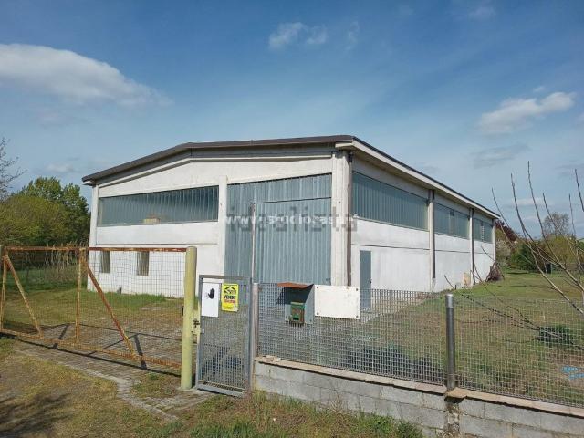 Locale Commerciale in vendita a Gombito, Lombardia