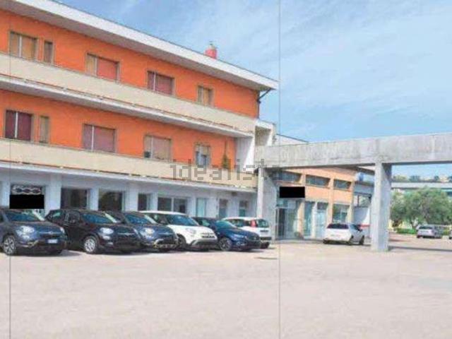 Locale Commerciale in vendita a Vasto, Abruzzo