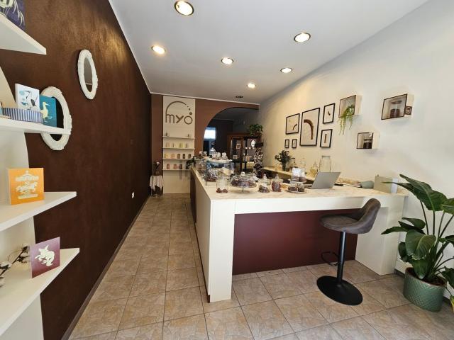 Locale Commerciale in vendita a Borgovico, Como