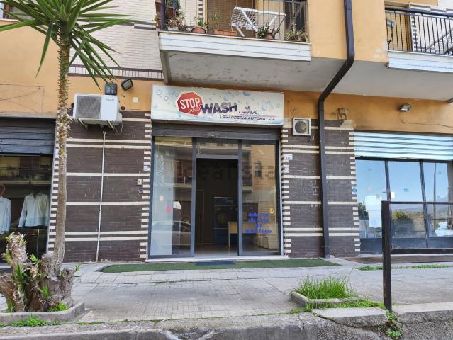 Locale Commerciale in vendita a Calabria, Cosenza