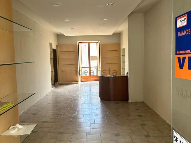 Locale Commerciale in vendita a Campobasso, Molise