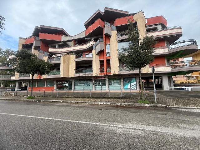 Locale Commerciale in vendita a Aprilia, Lazio
