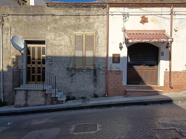 Locale Commerciale in vendita a Acquedolci, Sicilia