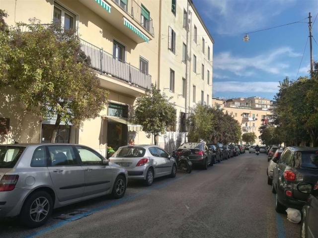Locale Commerciale in vendita a Salerno, Campania