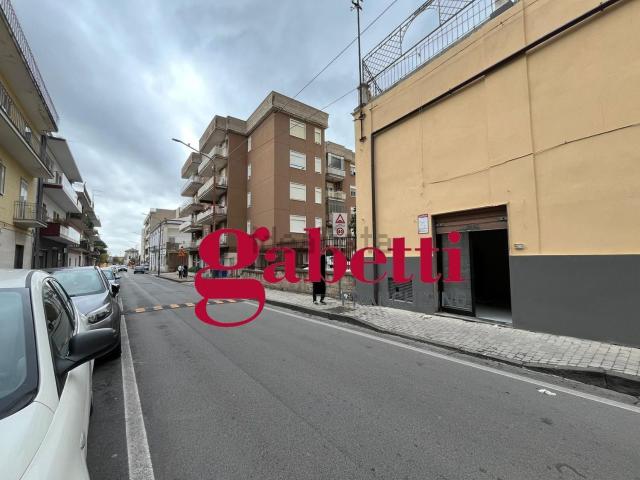Locale Commerciale in vendita a Maddaloni, Campania