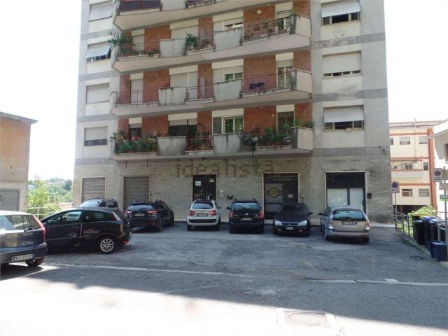 Locale Commerciale in vendita a Centro Storico, Frosinone