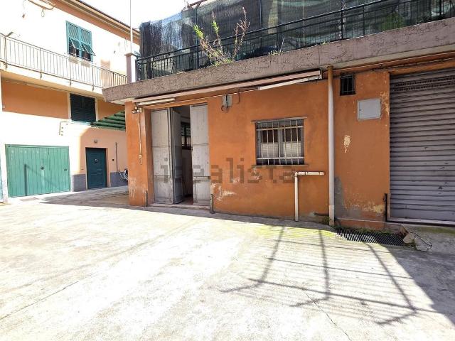 Locale Commerciale in vendita a Val Polcevera, Serra Riccò