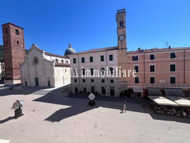 Locale Commerciale in vendita a Tonfano, Toscana